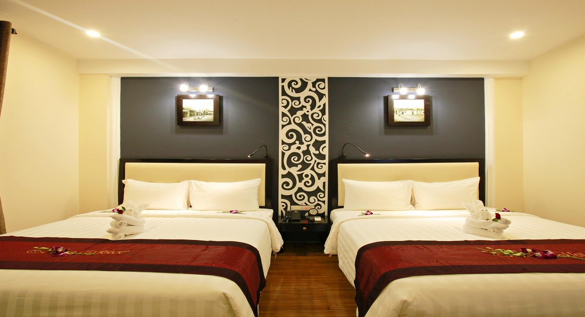 DELUXE ROOM