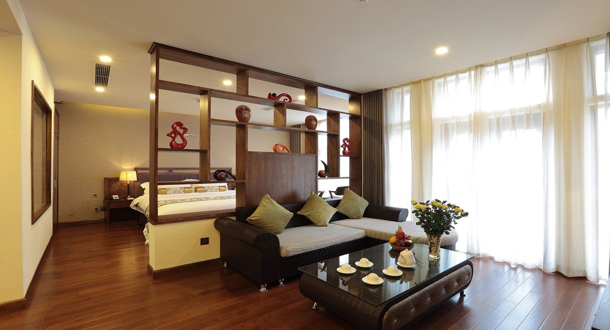 ROOM FEATURES