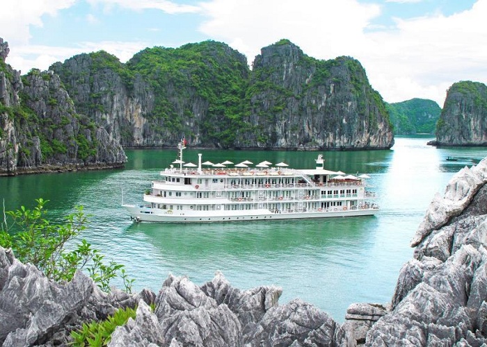 AU CO LUXURY CRUISES