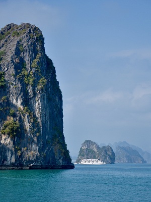 ALISA HALONG LUXURY CRUISES