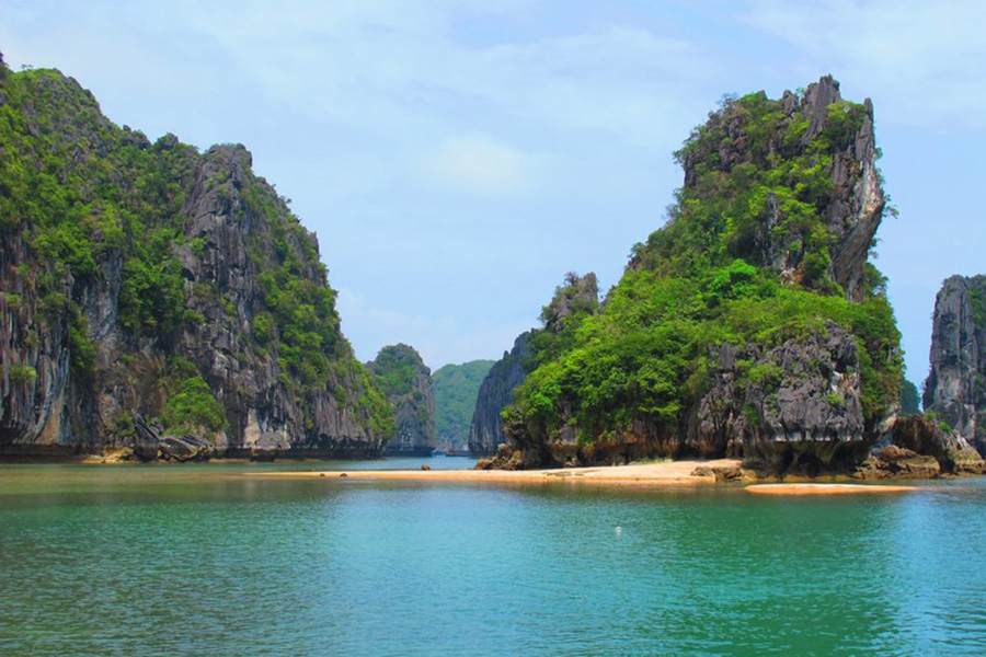 OVERNIGHT CRUISE ON THE HALONG BAY