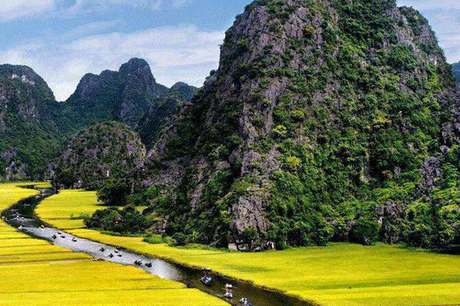 GLIMPSE OF NORTH VIETNAM